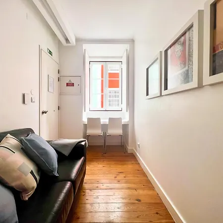 Modern Close To Timeout Market Apartment Lisbon