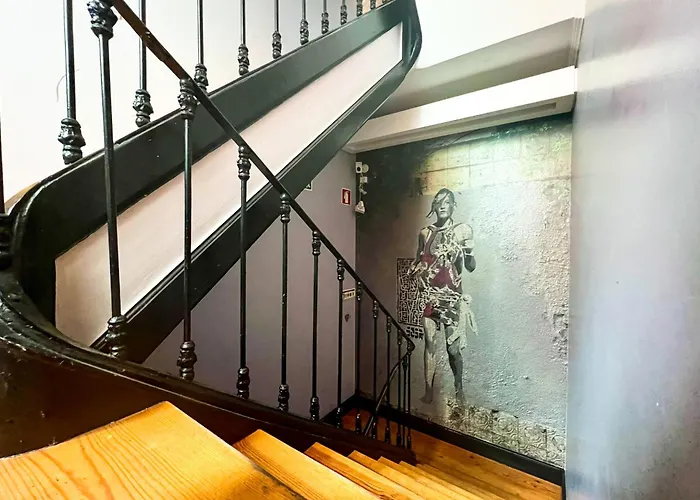 Modern Close To Timeout Market شقة *